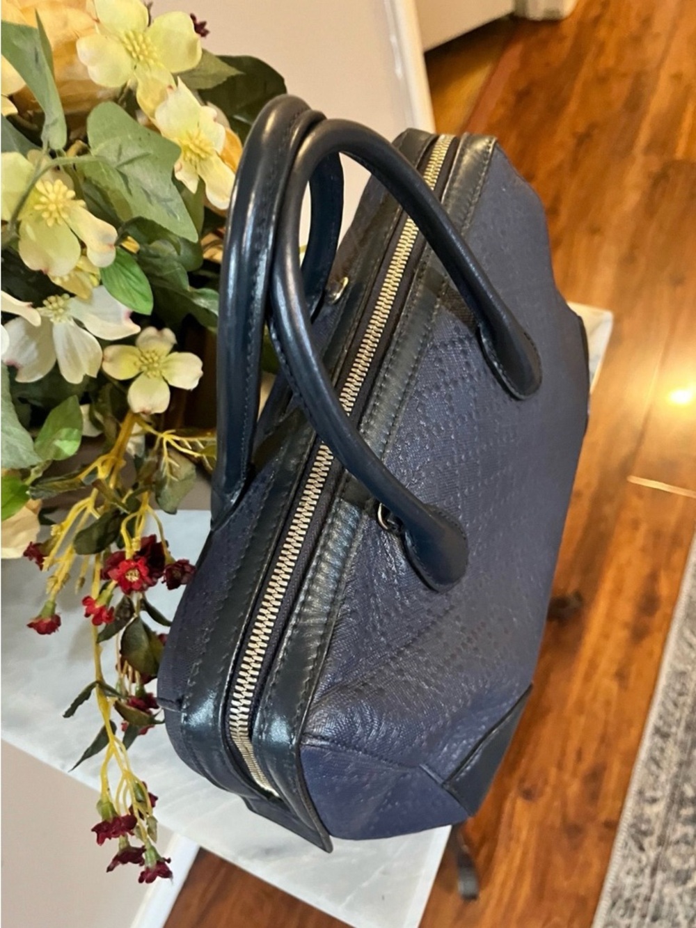 Authentic Gucci Bright Diamanté leather Boston bag in Navy Blue - Picture 6 of 14